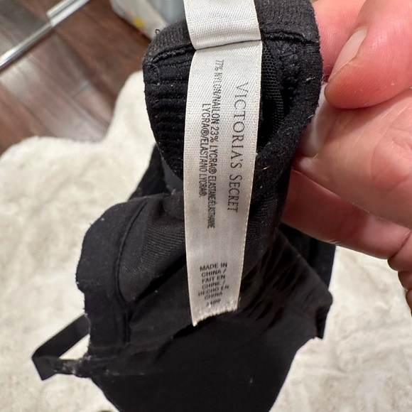 Victoria's Secret Sports Bra 34DD - Picture 3 of 3